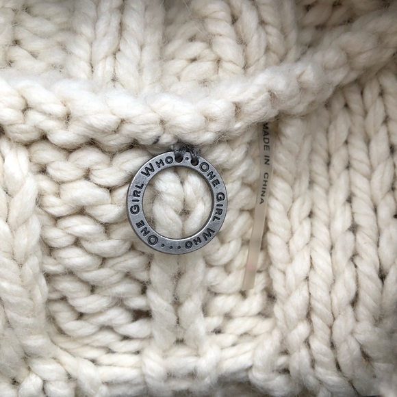 One Girl Who Sweater - Picture 5 of 7